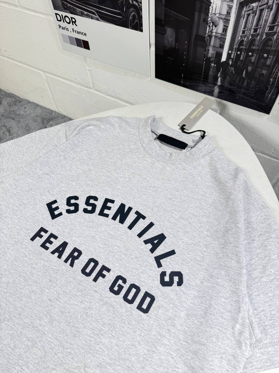 ESSNTL TSHIRT
