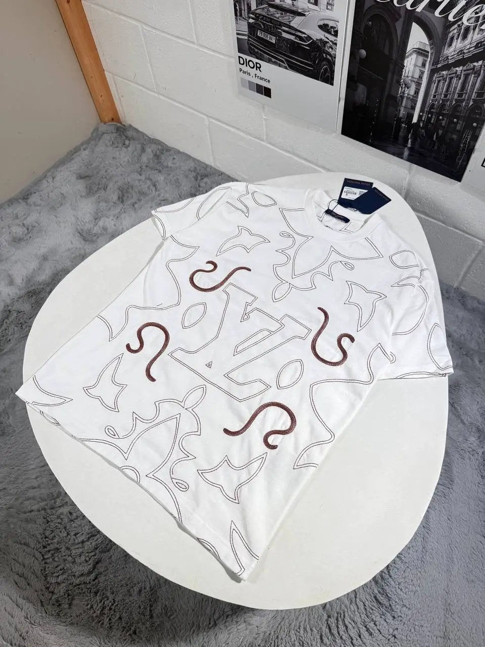 LVE EMBROIDERED TSHIRT by Stock supplier