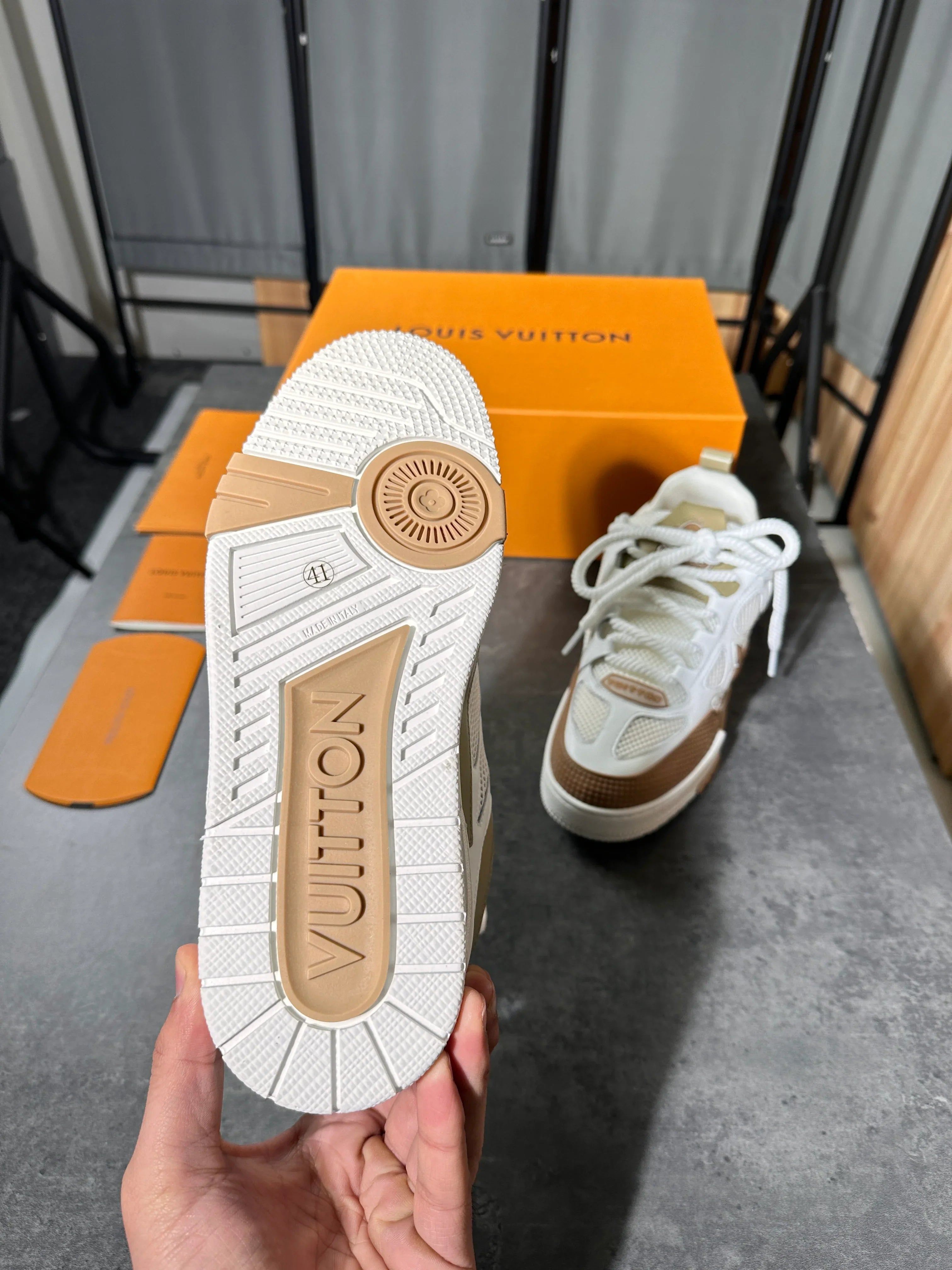 Louis Vuitton skates beige