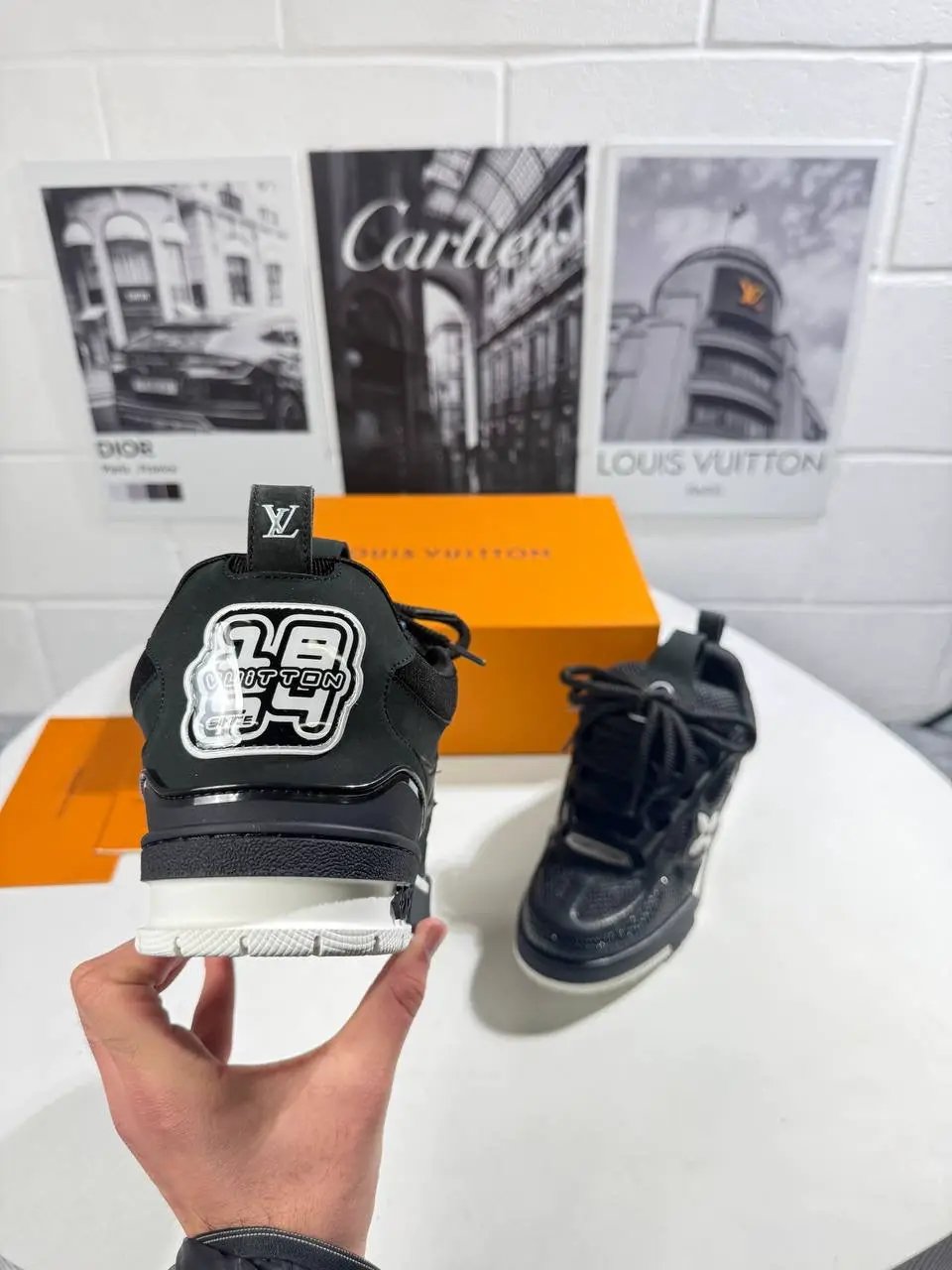 LVE SKATES BLACK & WHITE Stock supplier