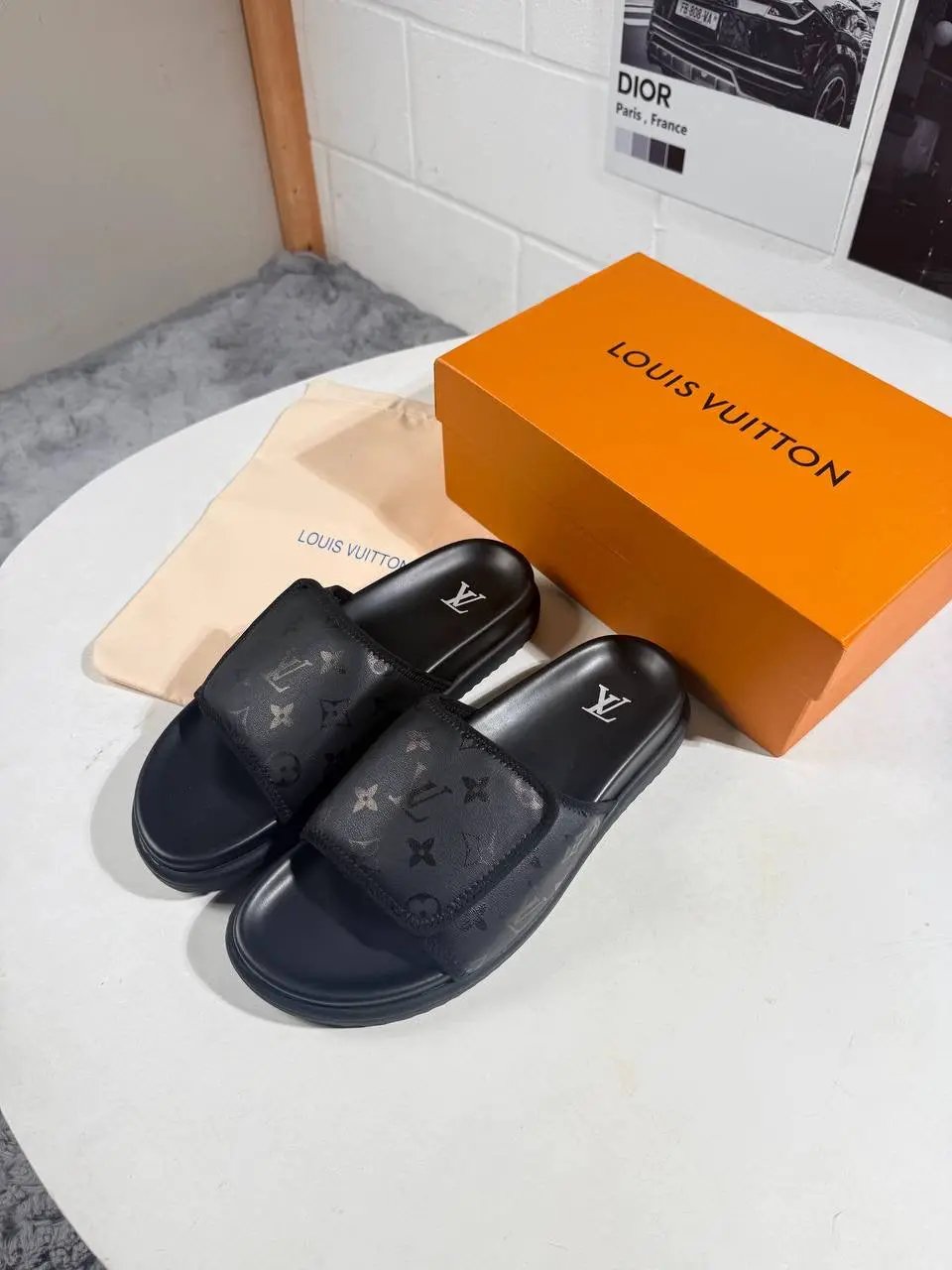 LVE MONOGRAM SLIDES by Stock supplier