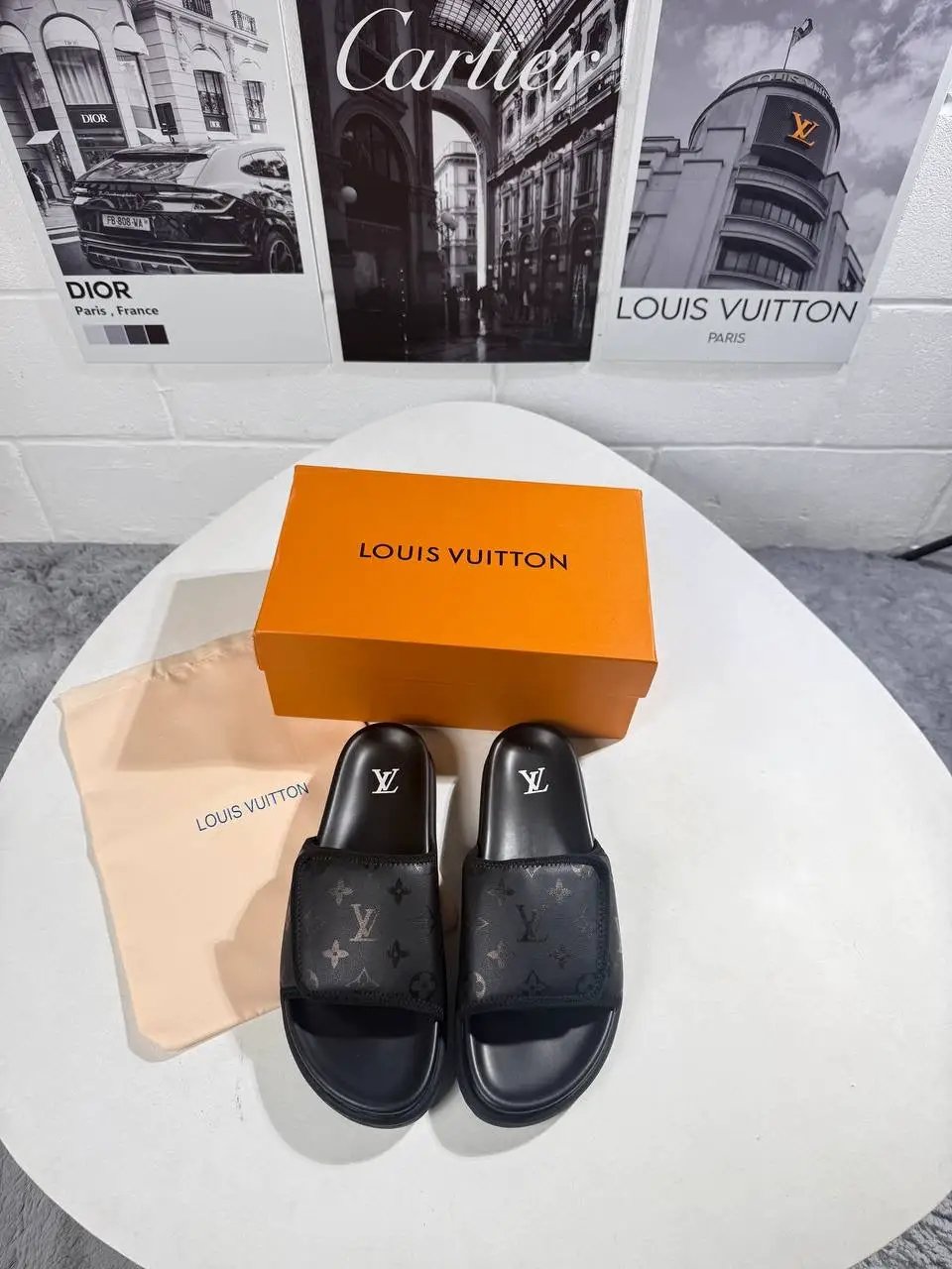 LVE MONOGRAM SLIDES by Stock supplier