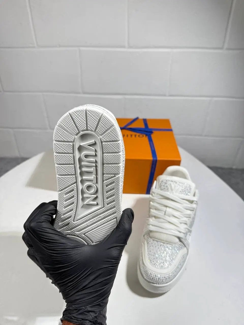 LVE LUXURY WHITE TRAINER by Stock supplier