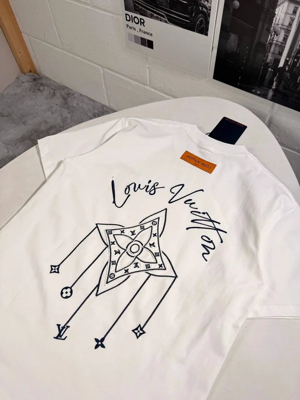 LVE EMBROIDERED TSHIRT Stock supplier