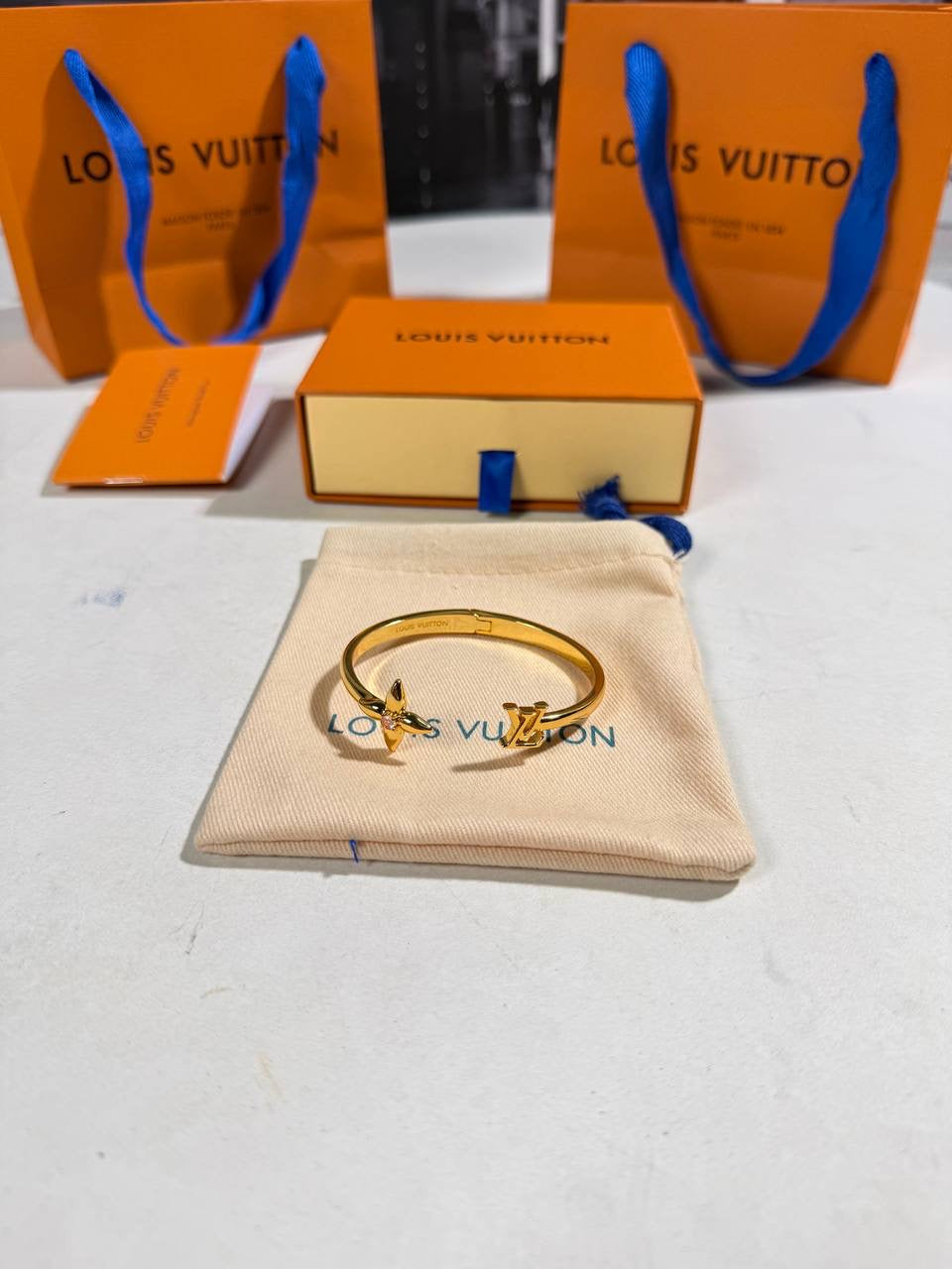 LVE SIGN BRACELET