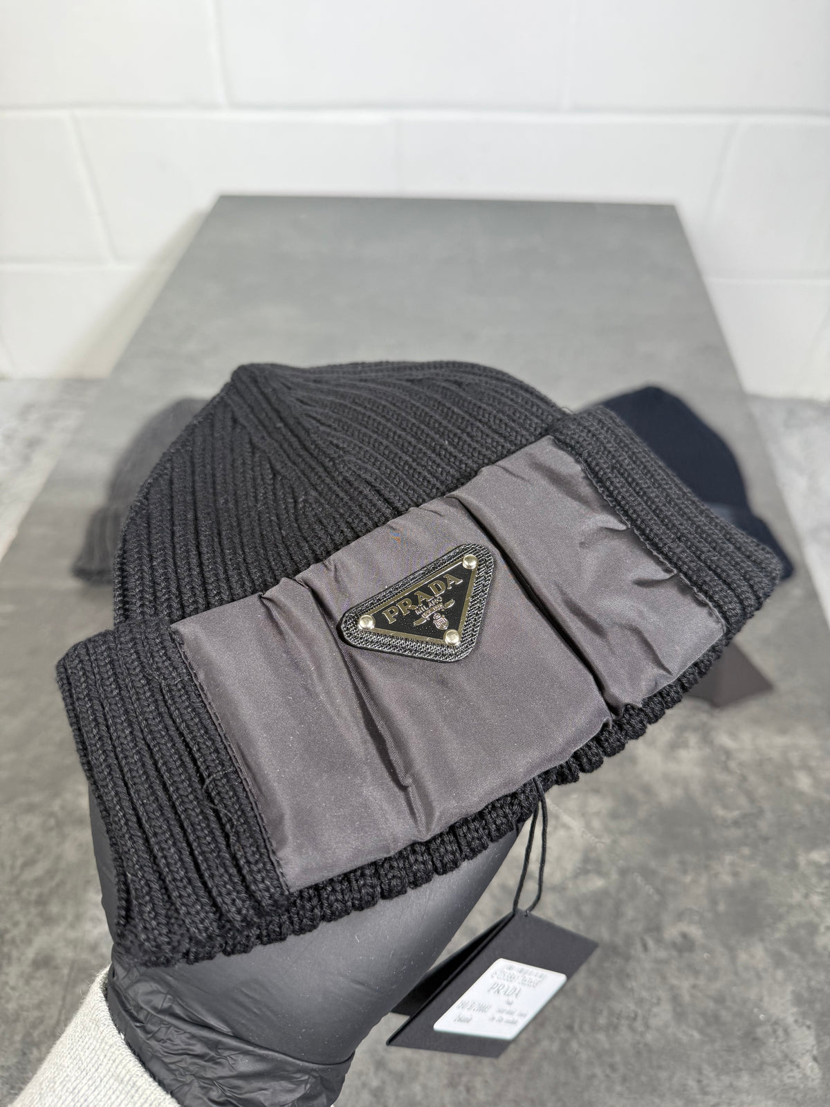 Prada beanies Stock supplier