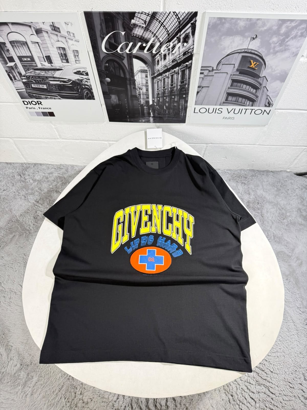 GVNCHY TSHIRT