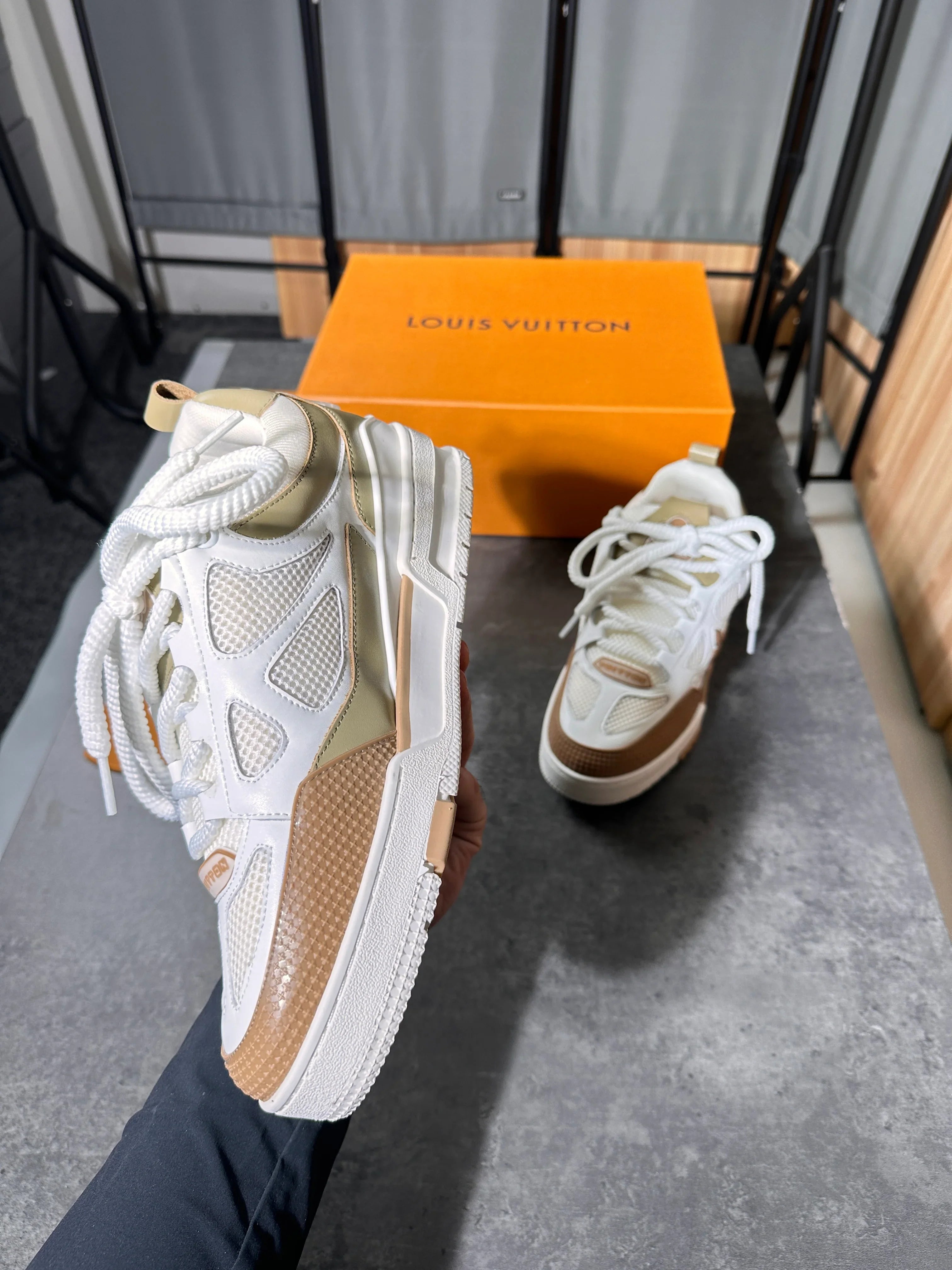 Louis Vuitton skates beige