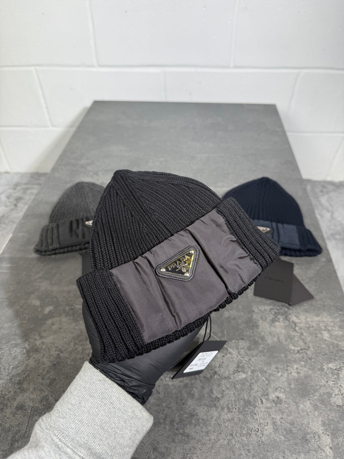 Prada beanies Stock supplier
