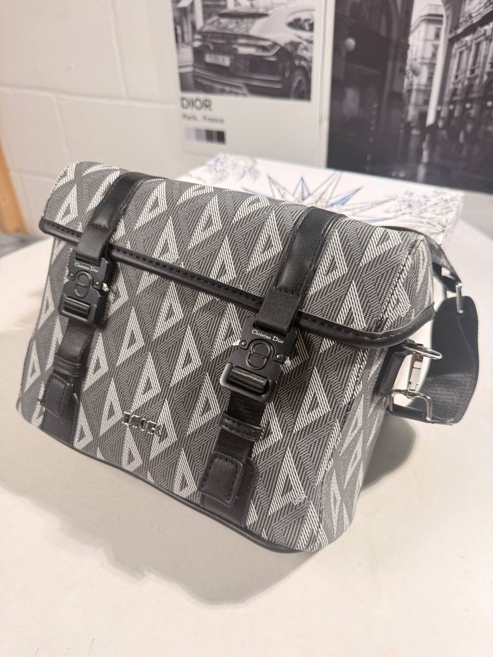 IOR MESSENGER BAG Stock supplier