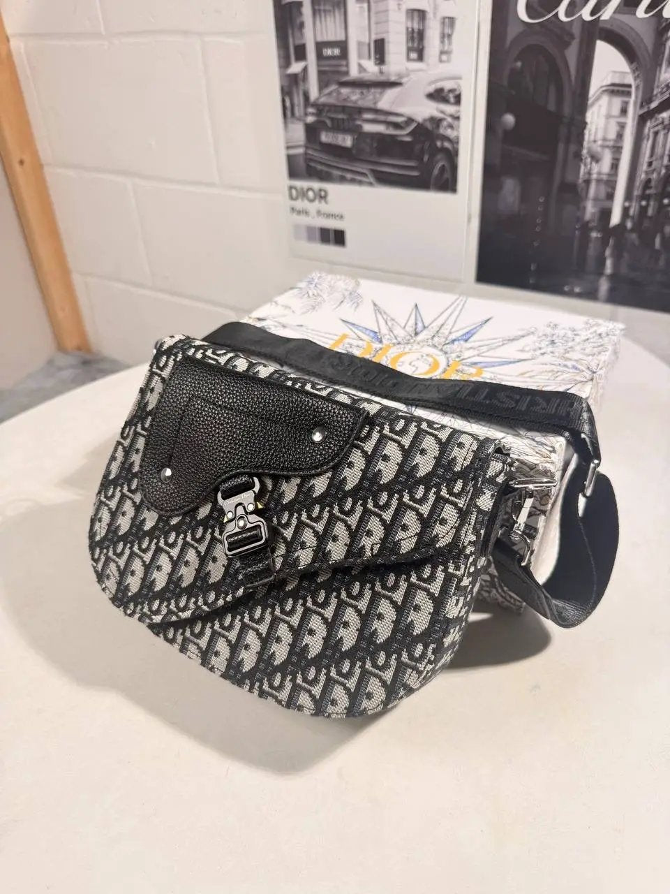 IOR MESSENGER BAG Stock supplier