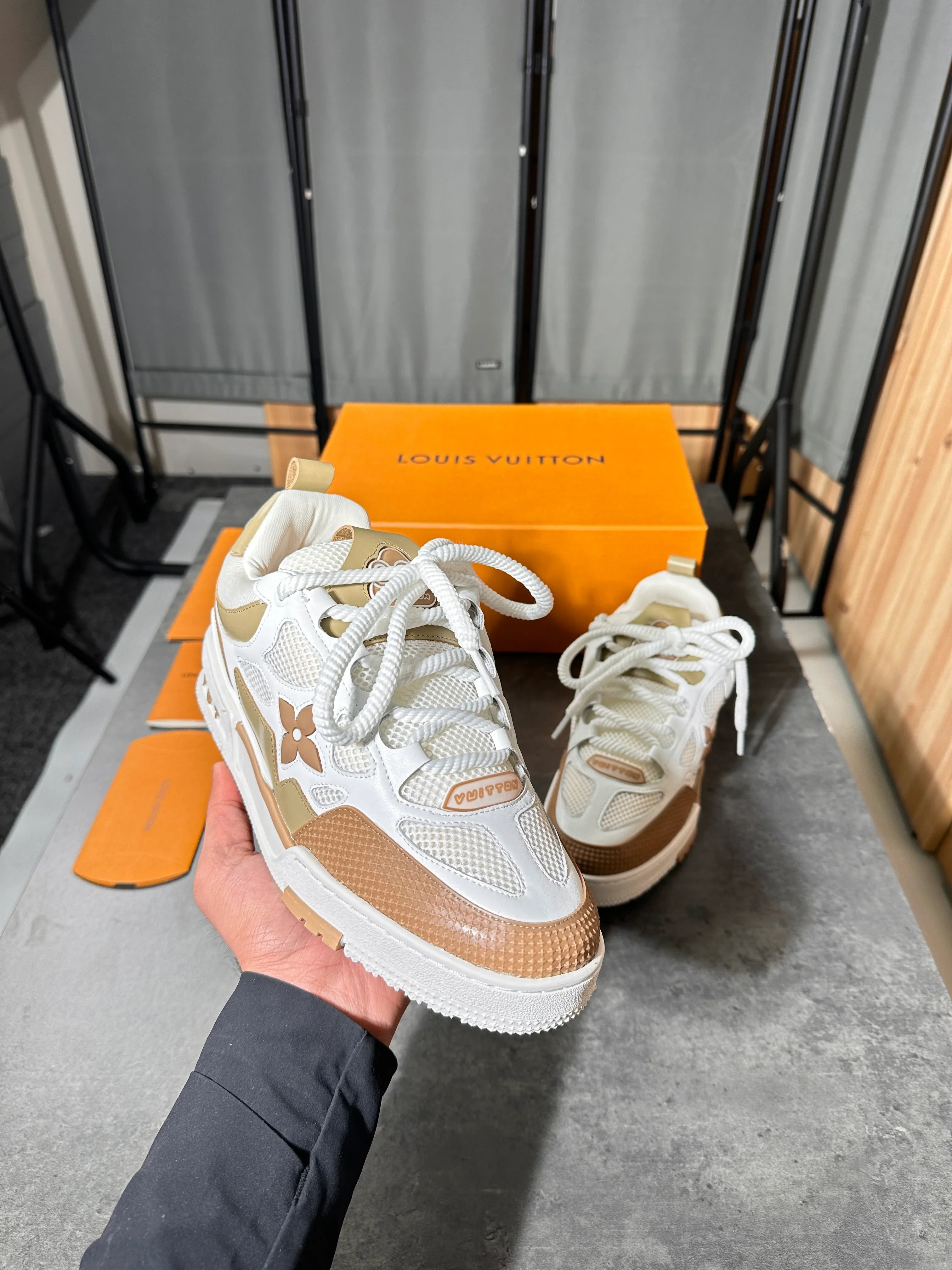 Louis Vuitton skates beige