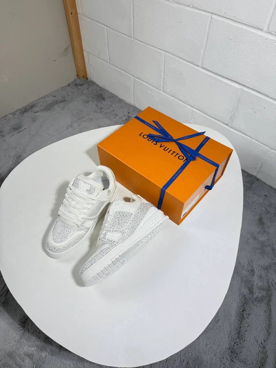 LVE LUXURY WHITE TRAINER by Stock supplier