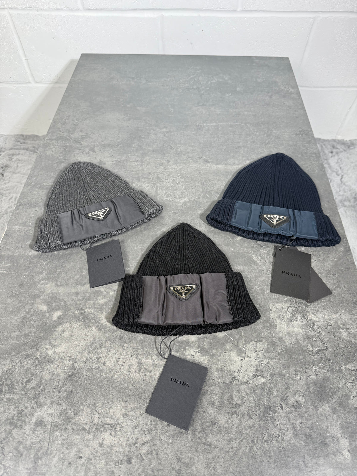 Prada beanies Stock supplier