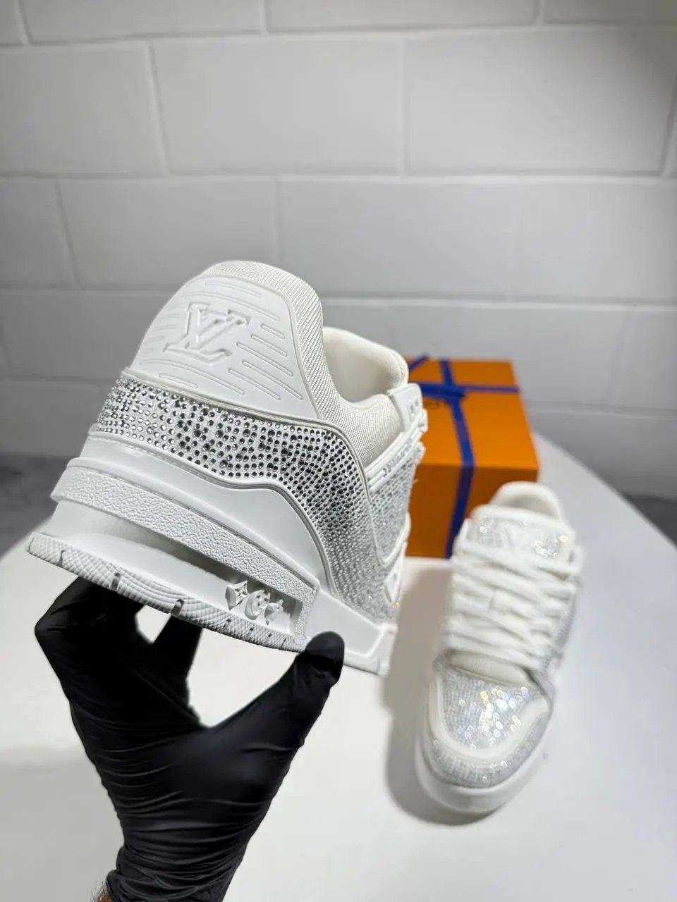 LVE LUXURY WHITE TRAINER by Stock supplier