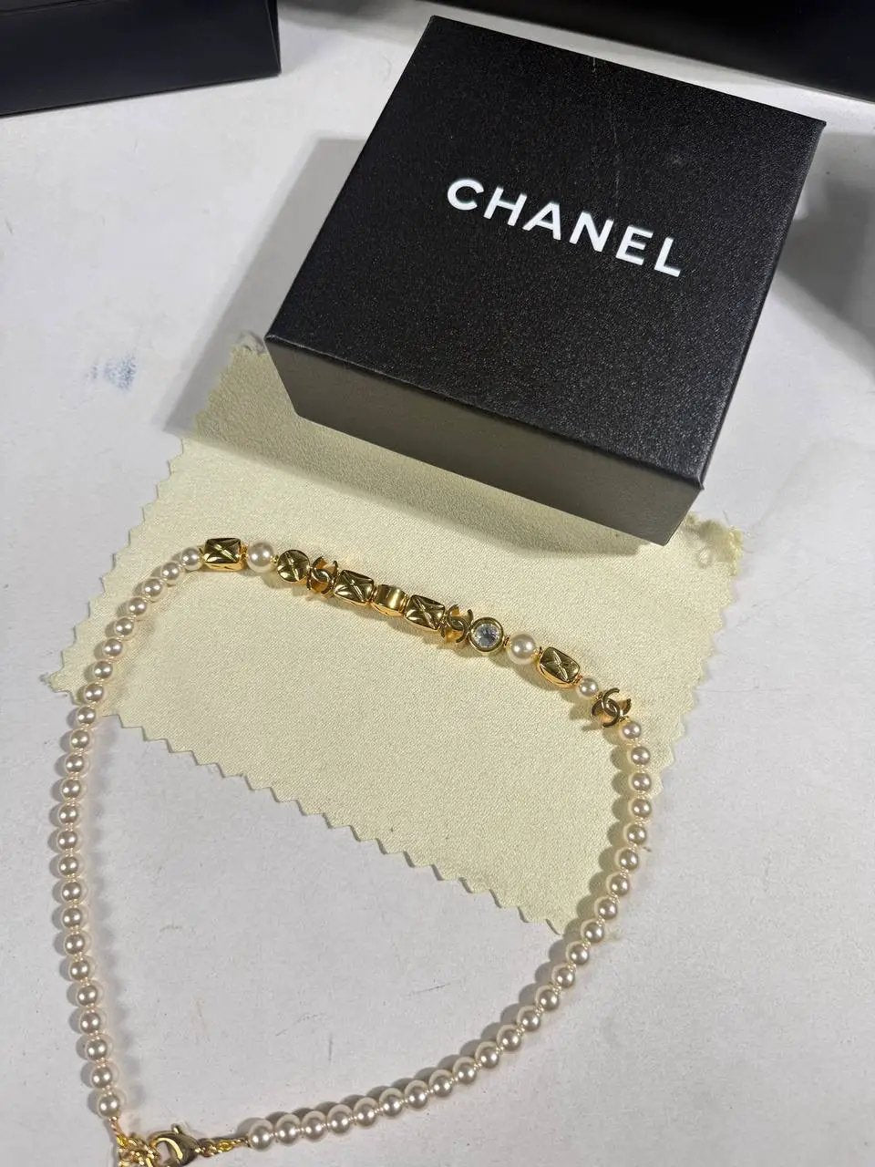 CHNL LOGO PEARL NECKLACE by Stock supplier
