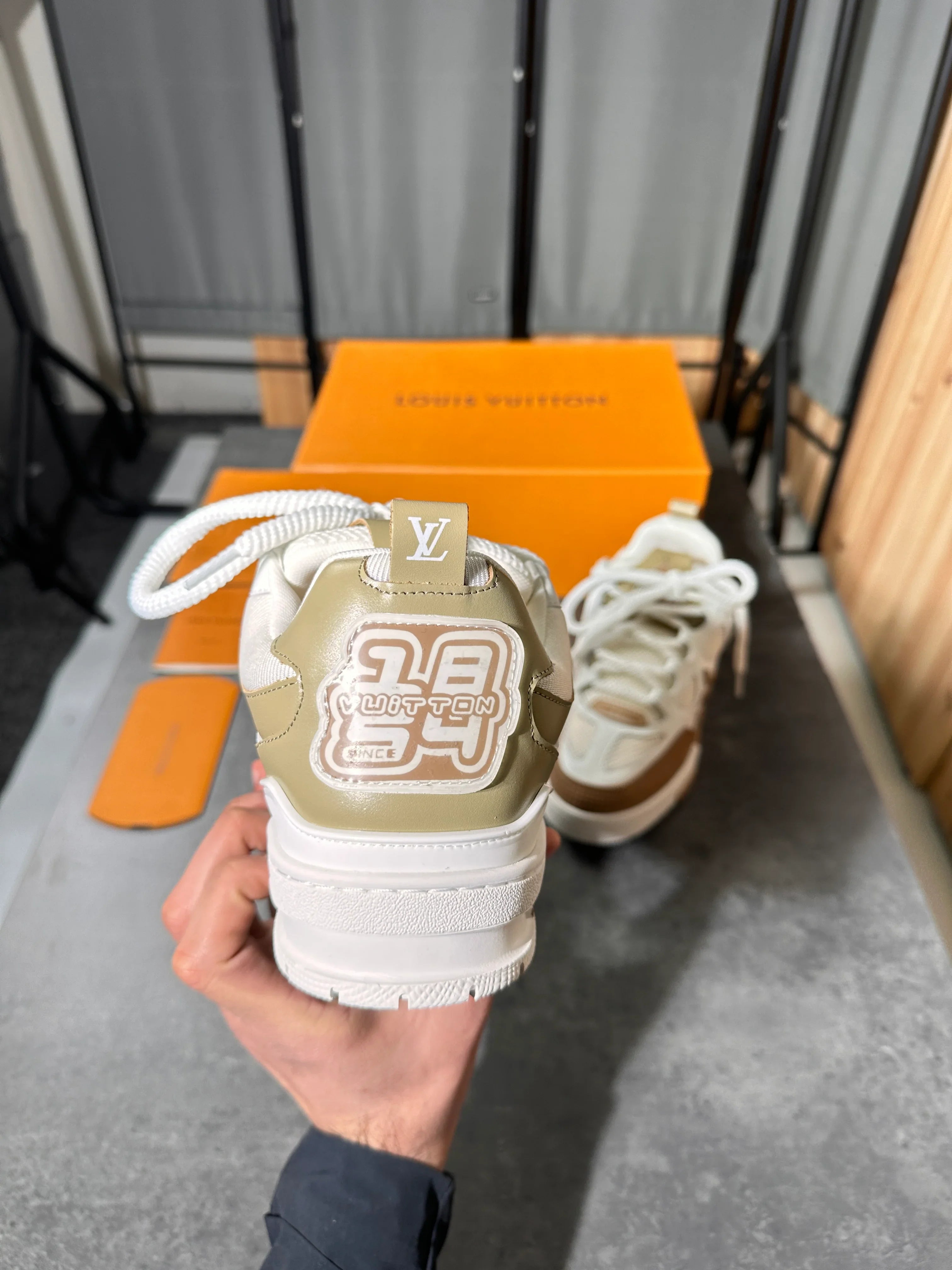Louis Vuitton skates beige