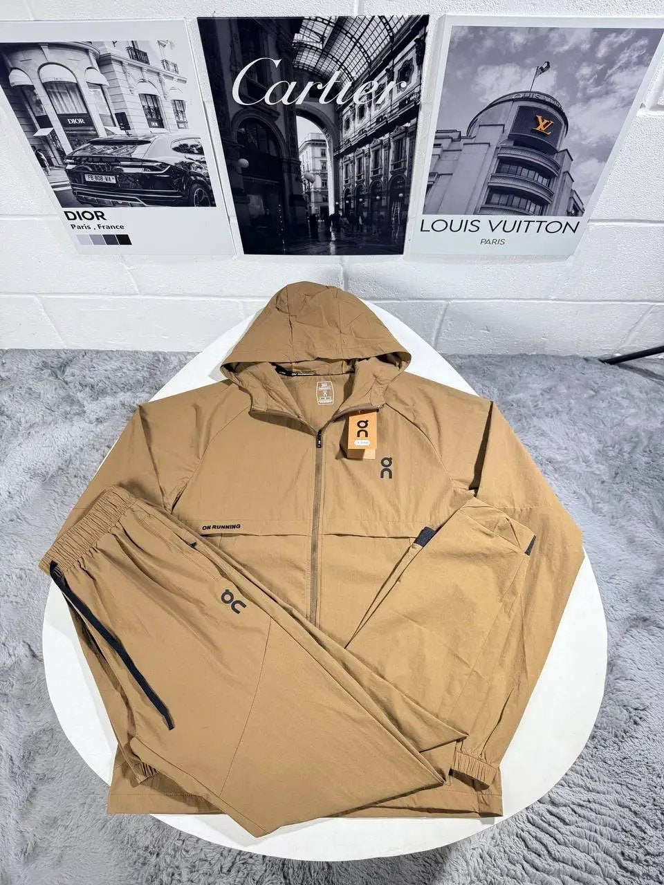 CLOUD RUNNING TRACKSUIT by Stock supplier