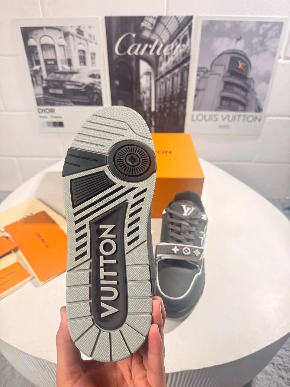 LVE MONOGRAM FLOWER TRAINER Stock supplier