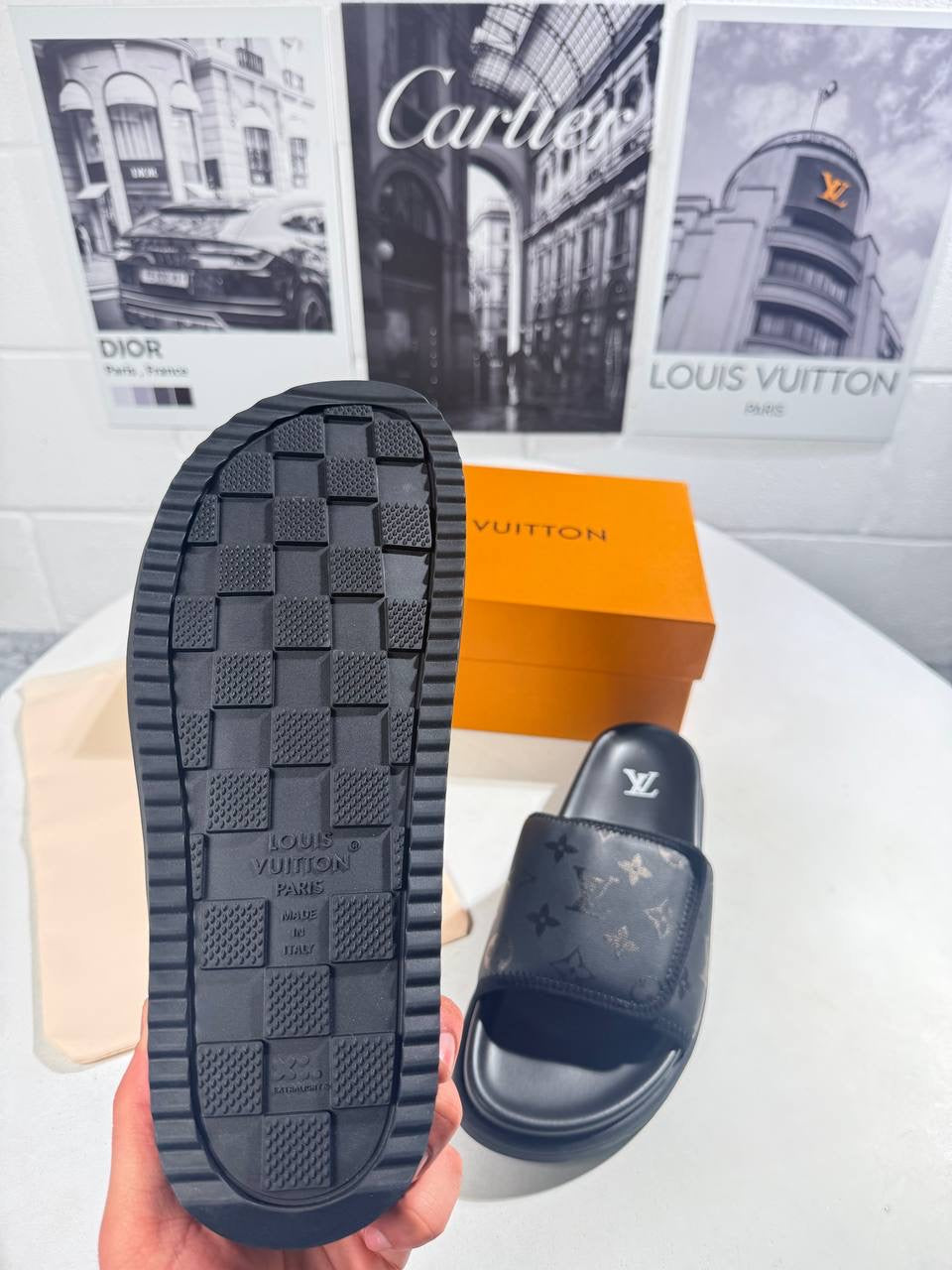 LVE MONOGRAM SLIDES