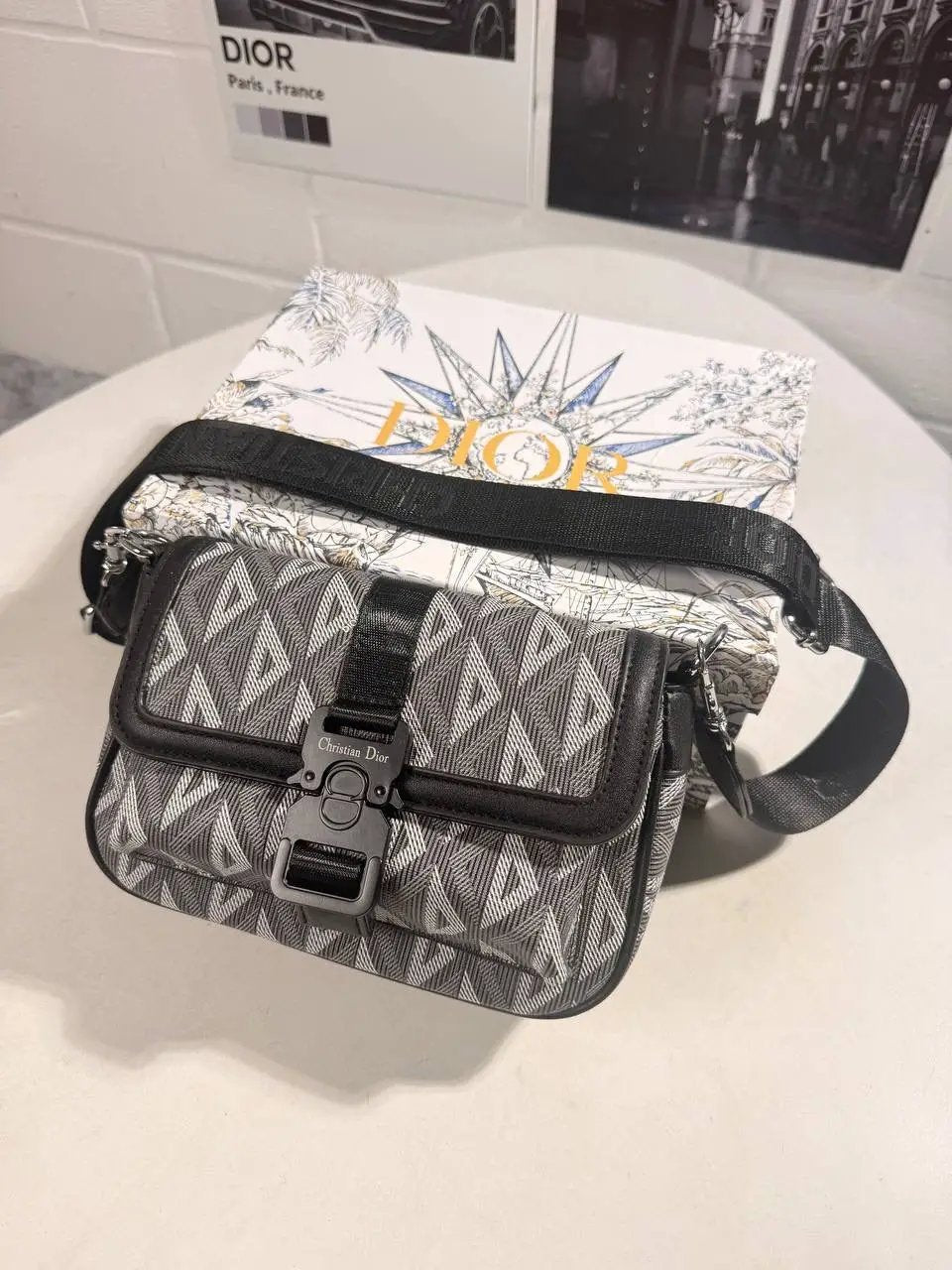 IOR MESSENGER BAG Stock supplier
