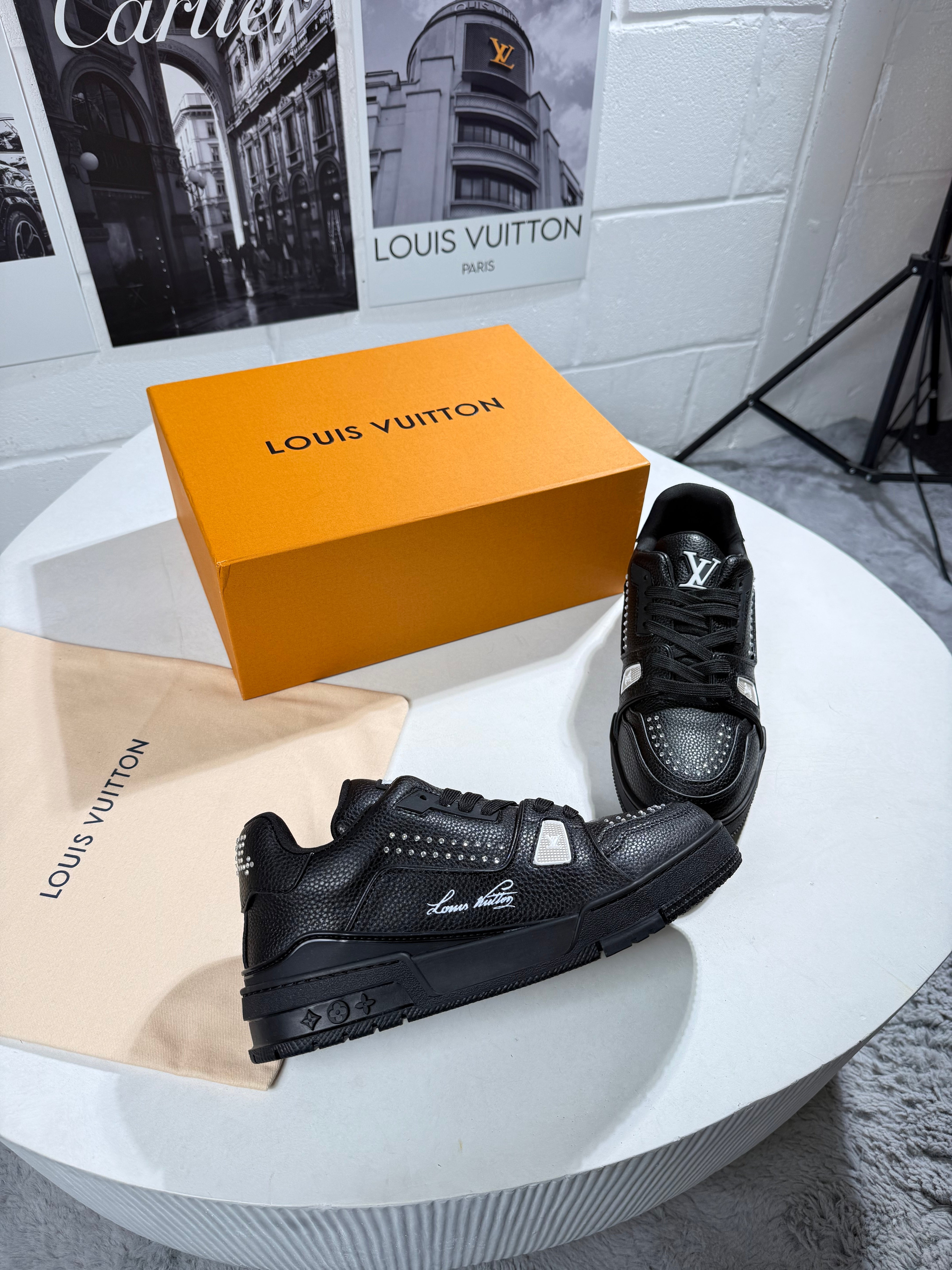 LV TRAINER BLACK CALF