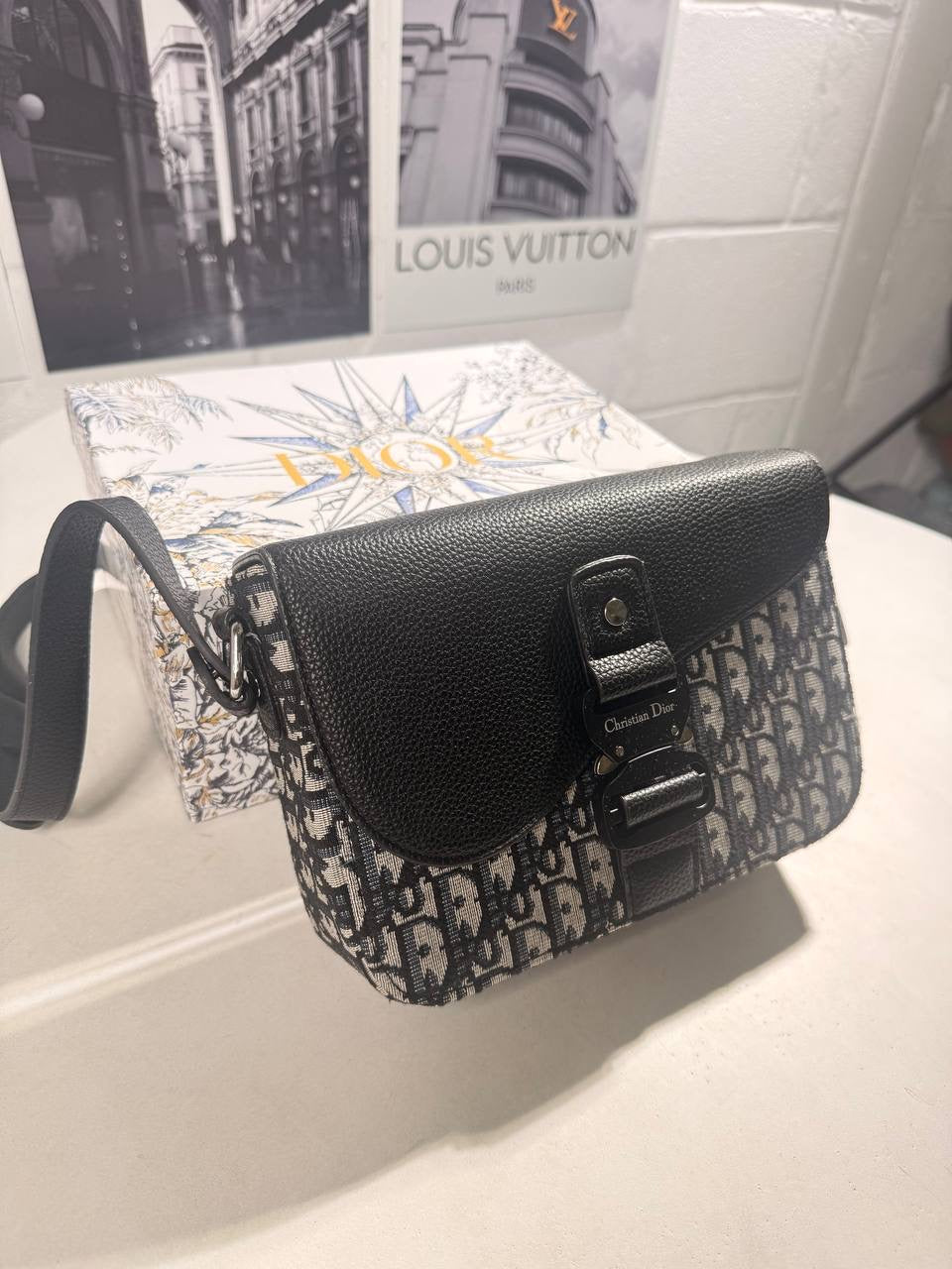 IOR MESSENGER BAG Stock supplier