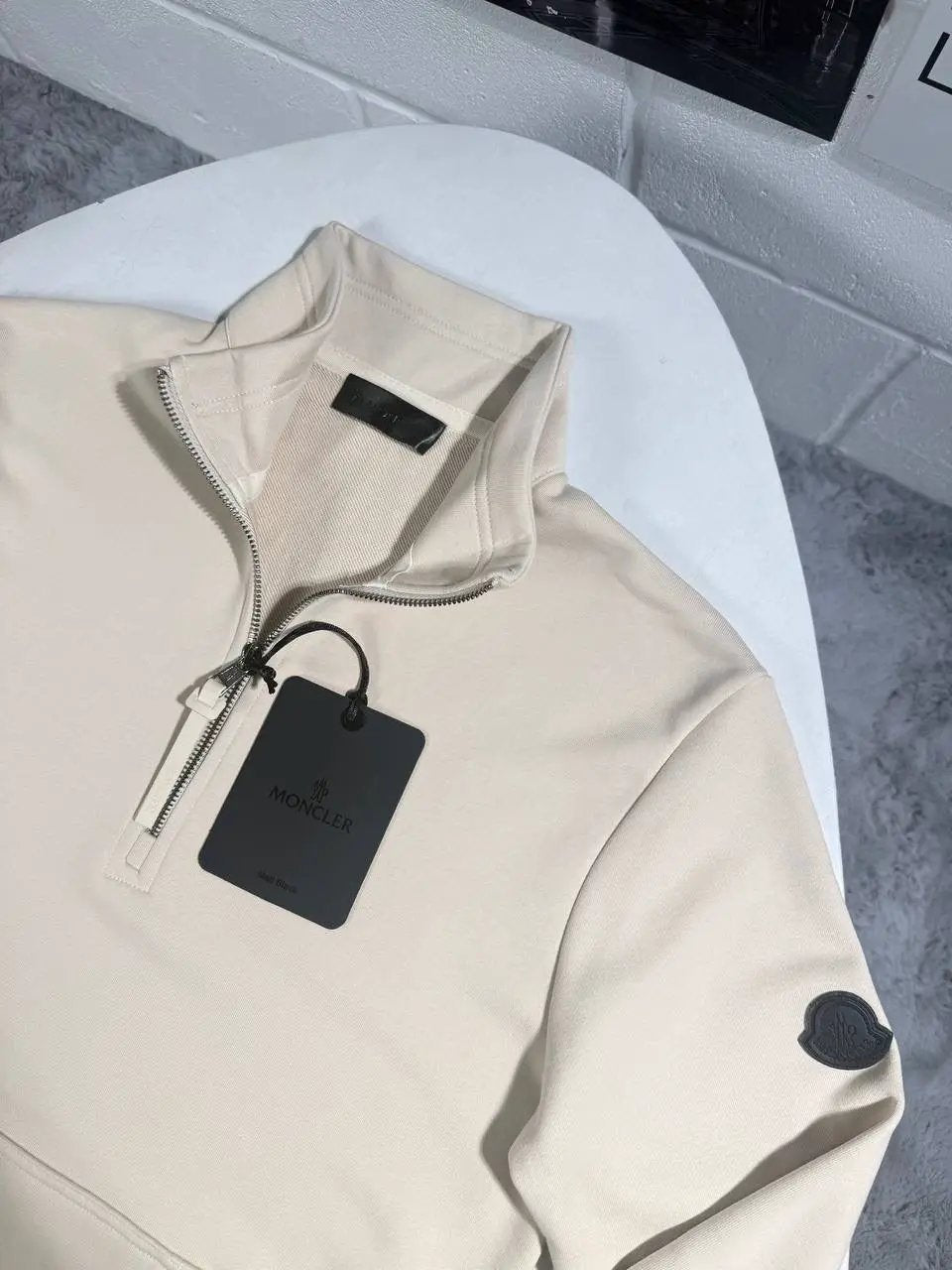 MNC QUARTER ZIP BLACK BADGE by Stock supplier
