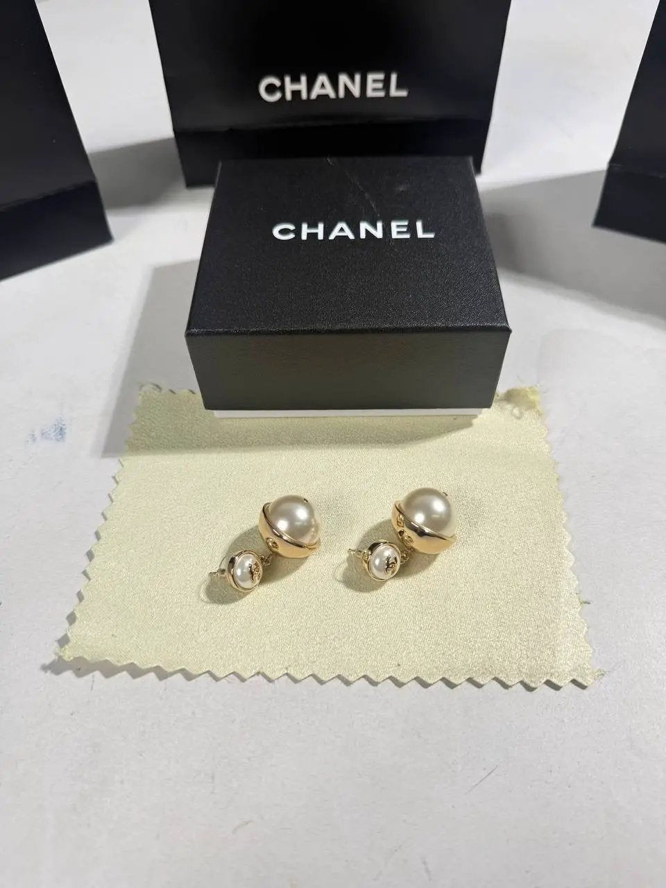 CHNL DROP EARRINGS by Stock supplier