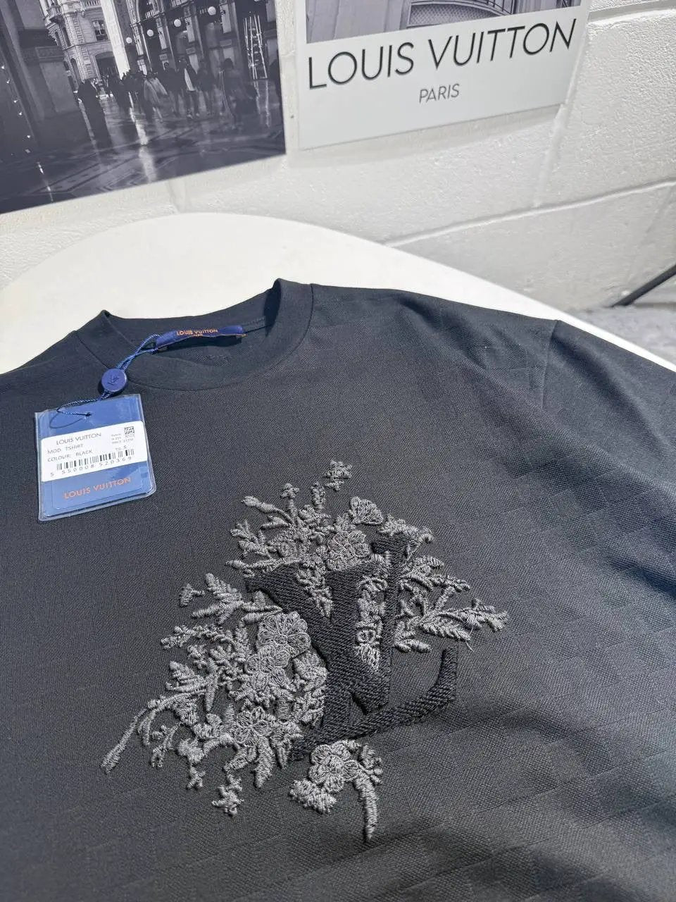 LV EMBROIDERED TSHIRT by Stock supplier