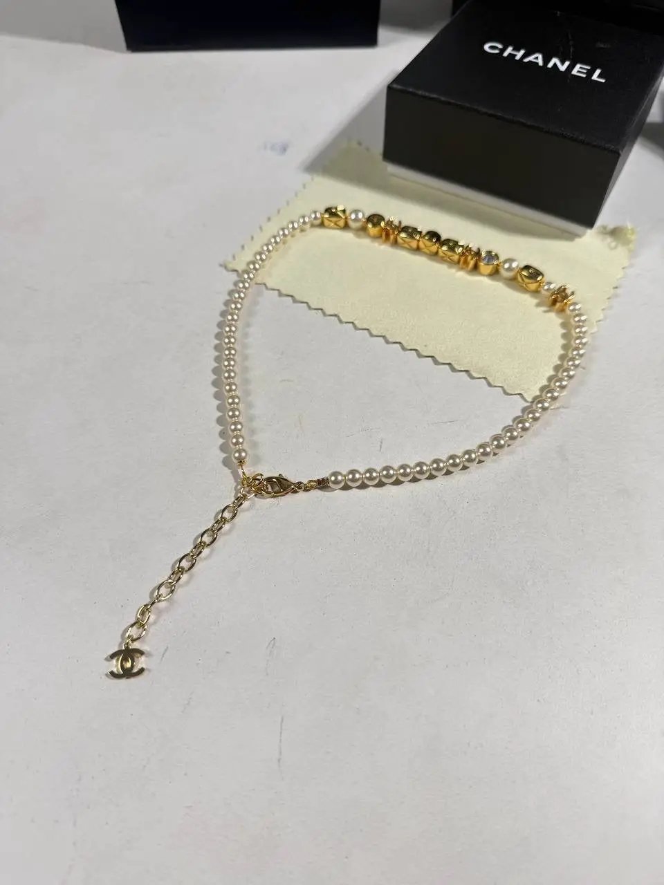 CHNL LOGO PEARL NECKLACE by Stock supplier