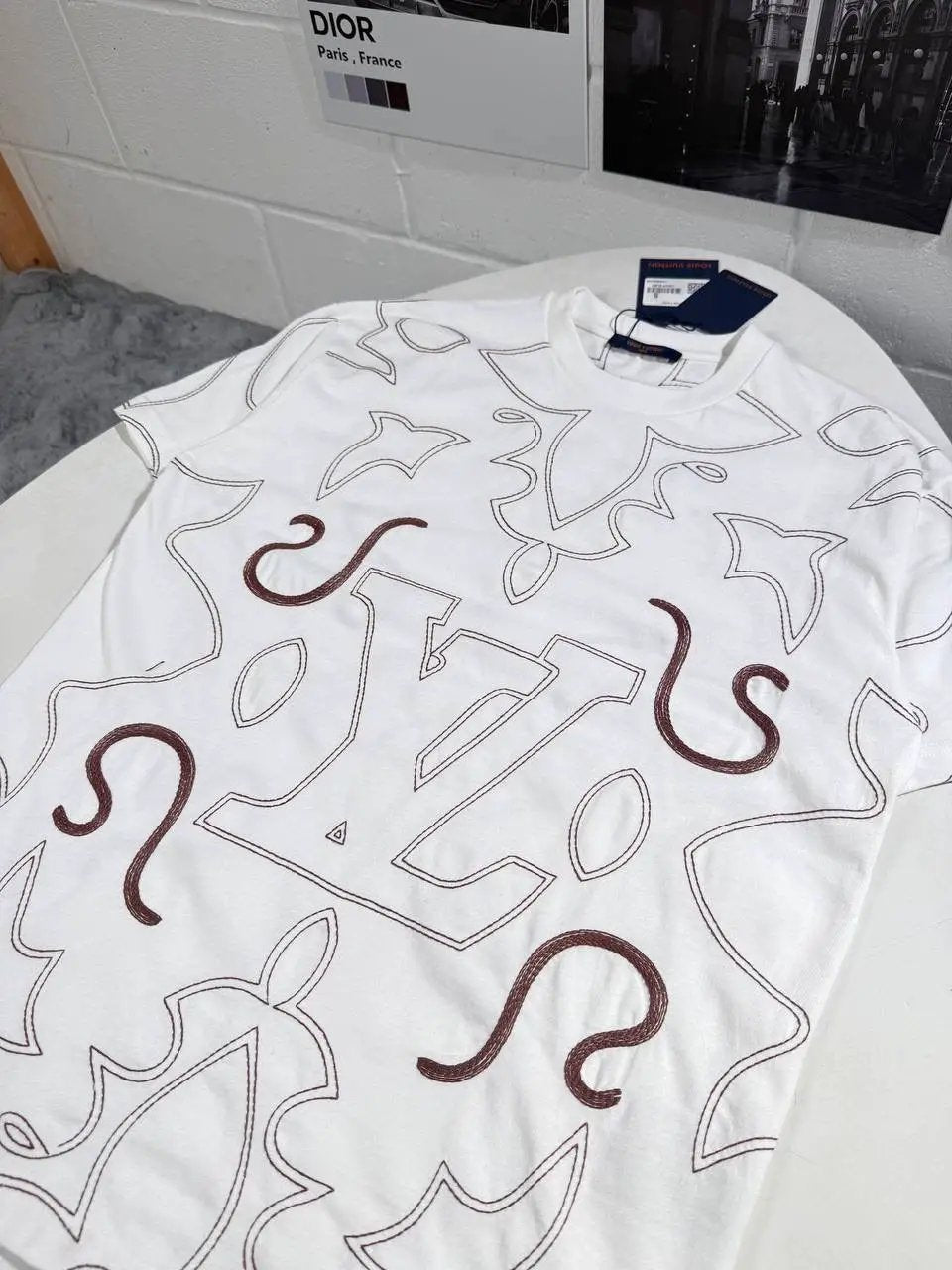 LVE EMBROIDERED TSHIRT by Stock supplier