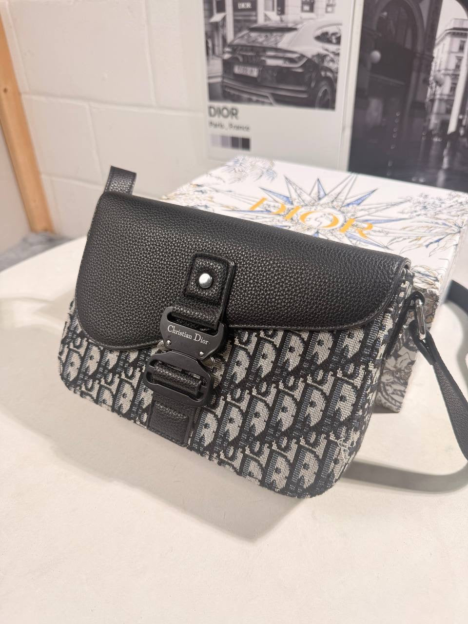 IOR MESSENGER BAG Stock supplier