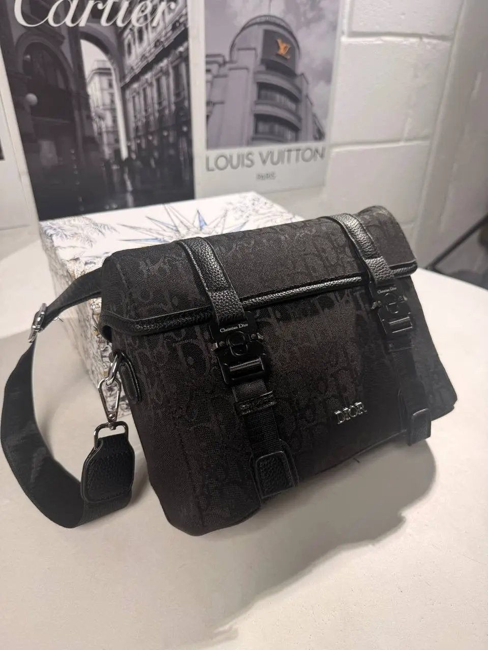 IOR MESSENGER BAG Stock supplier
