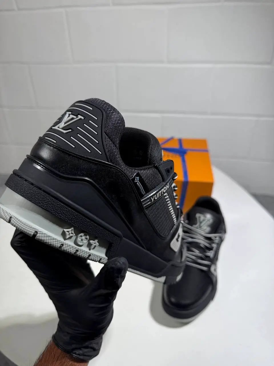 LVE TRAINER BLACK by Stock supplier