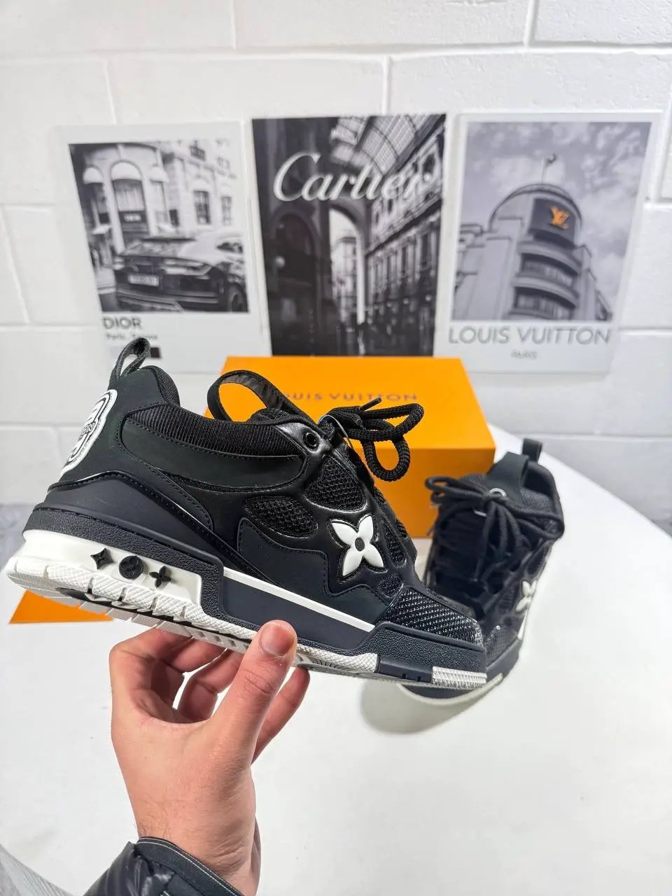 LVE SKATES BLACK & WHITE Stock supplier