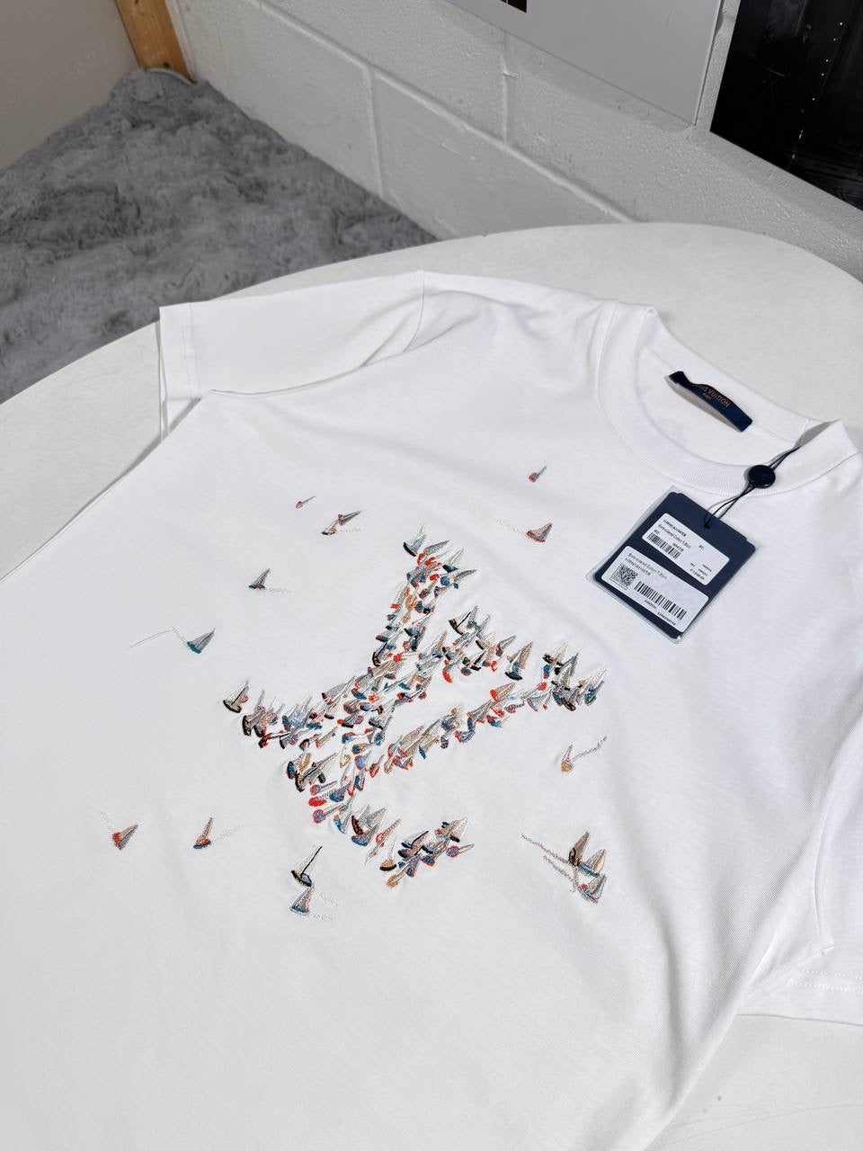 LVE EMBROIDERED T SHIRT