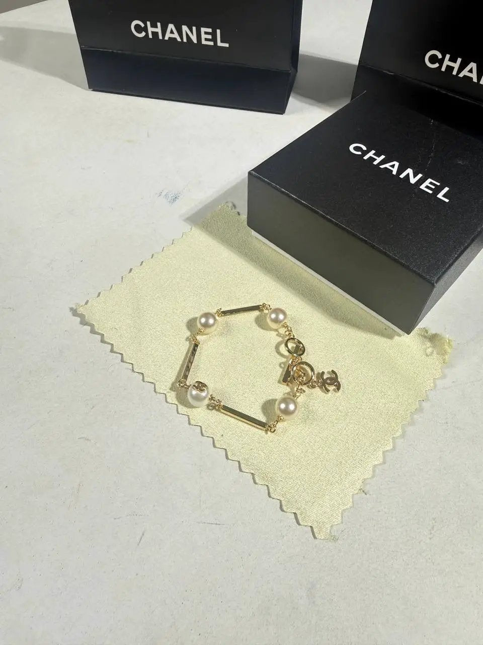 CHNL LOGO PEARL BRACELET by Stock supplier