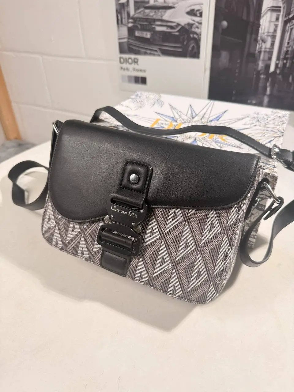 IOR MESSENGER BAG Stock supplier