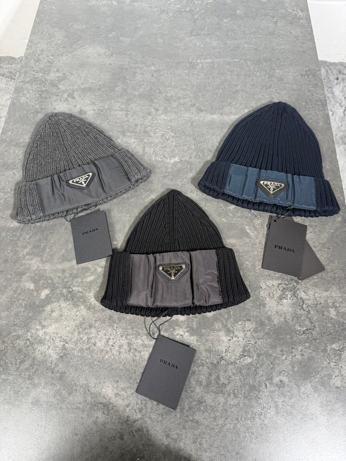 Prada beanies Stock supplier