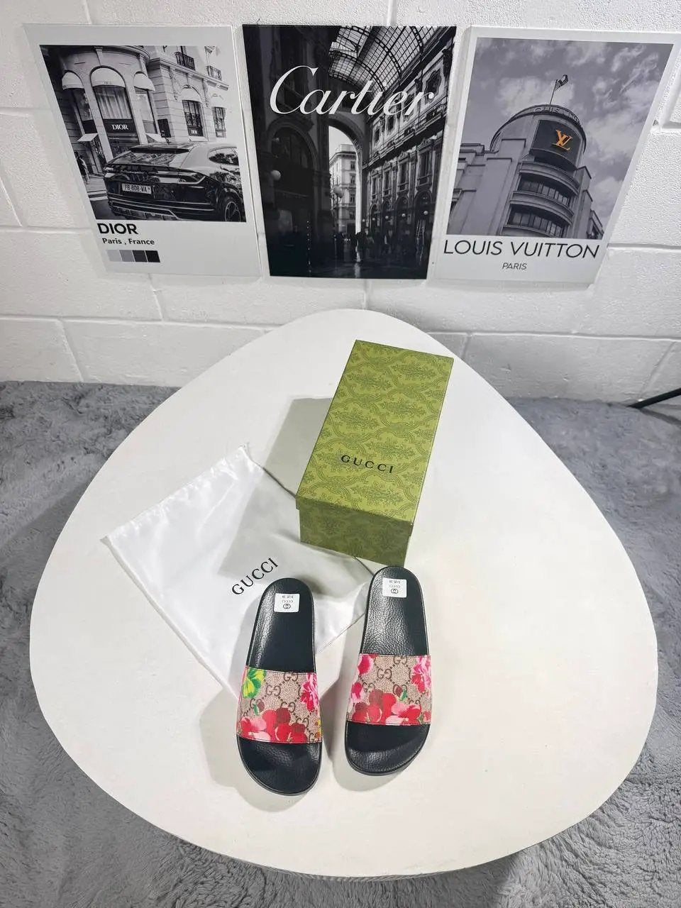 UCCI SUPREME BLOOM SLIDES by Stock supplier