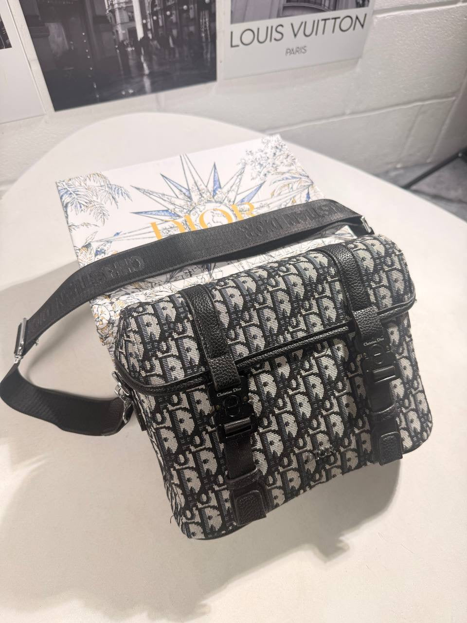 IOR MESSENGER BAG Stock supplier