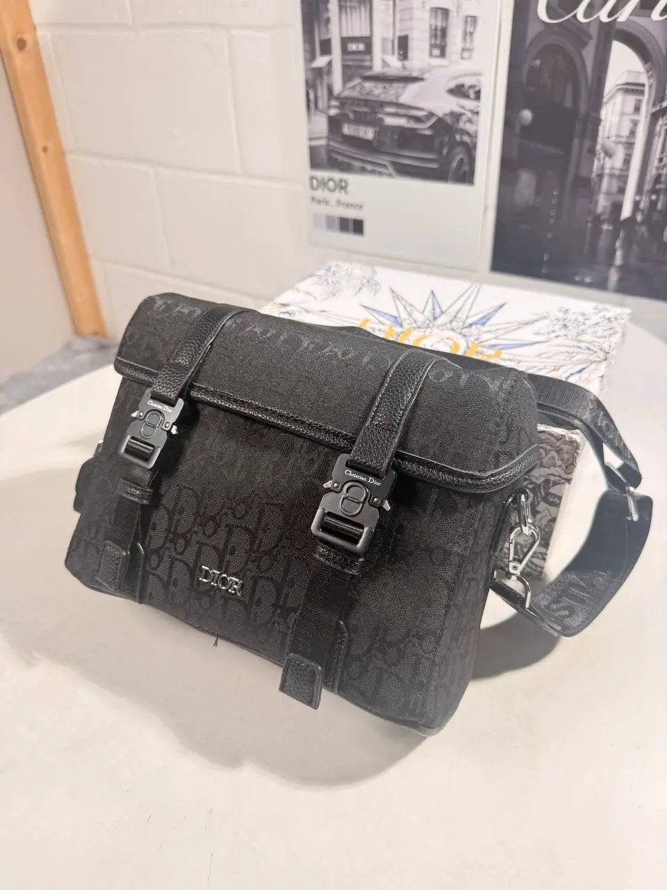 IOR MESSENGER BAG Stock supplier