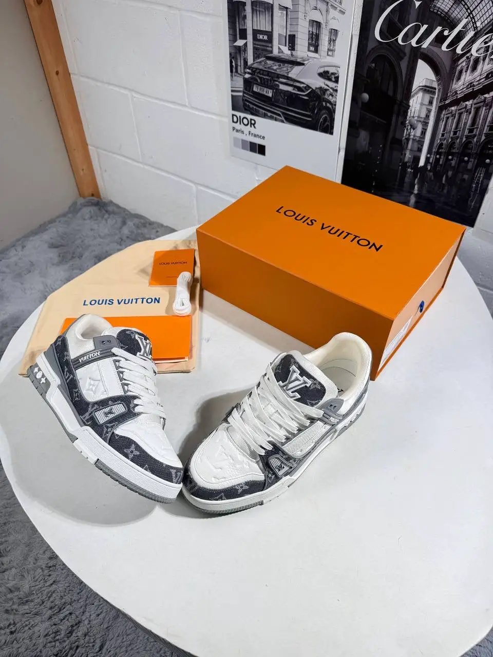 LVE TRAINERS WHITE & GREY by Stock supplier