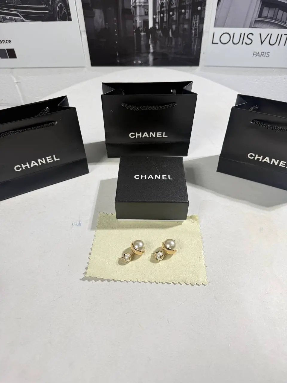 CHNL DROP EARRINGS by Stock supplier