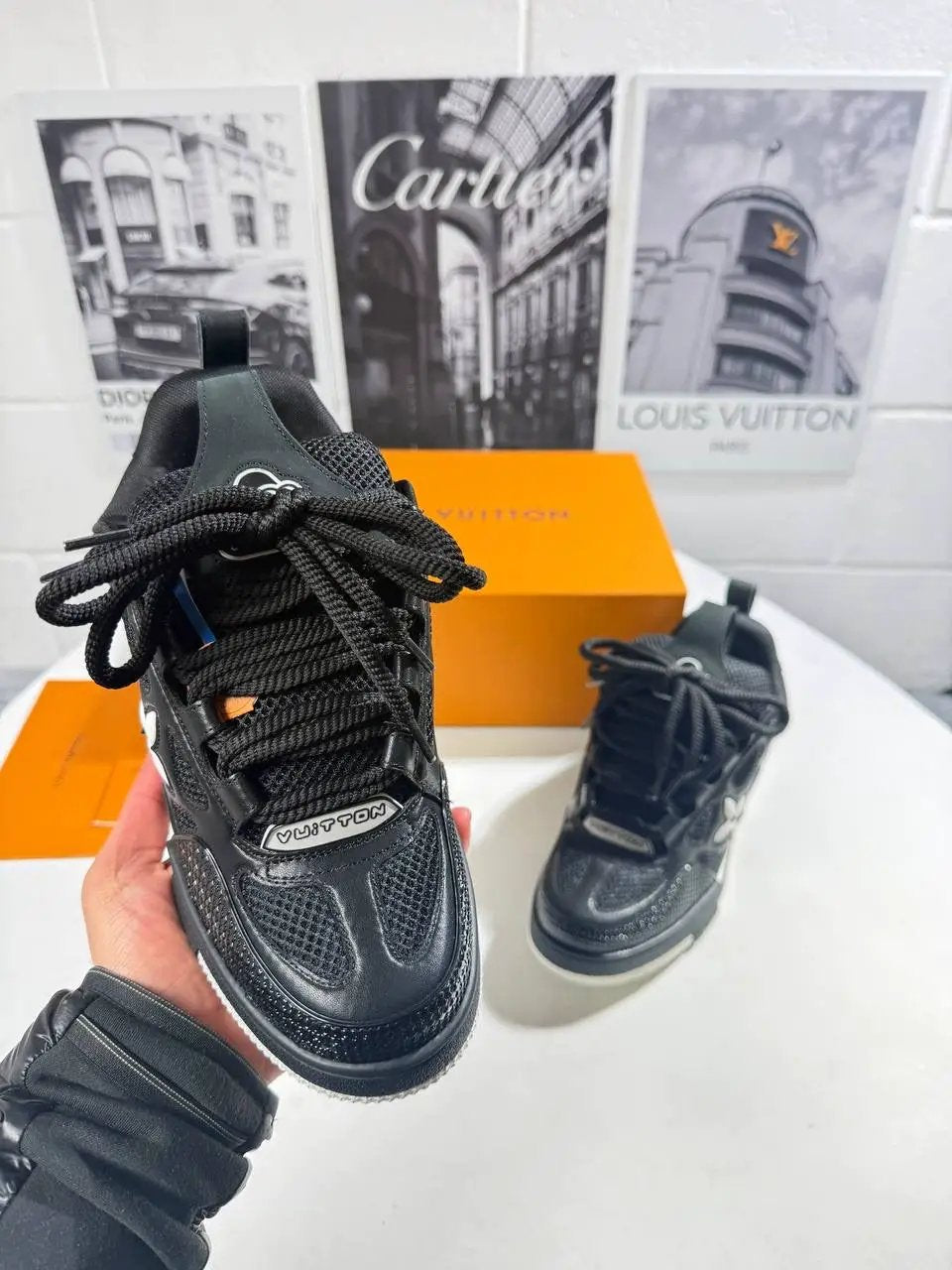 LVE SKATES BLACK & WHITE Stock supplier