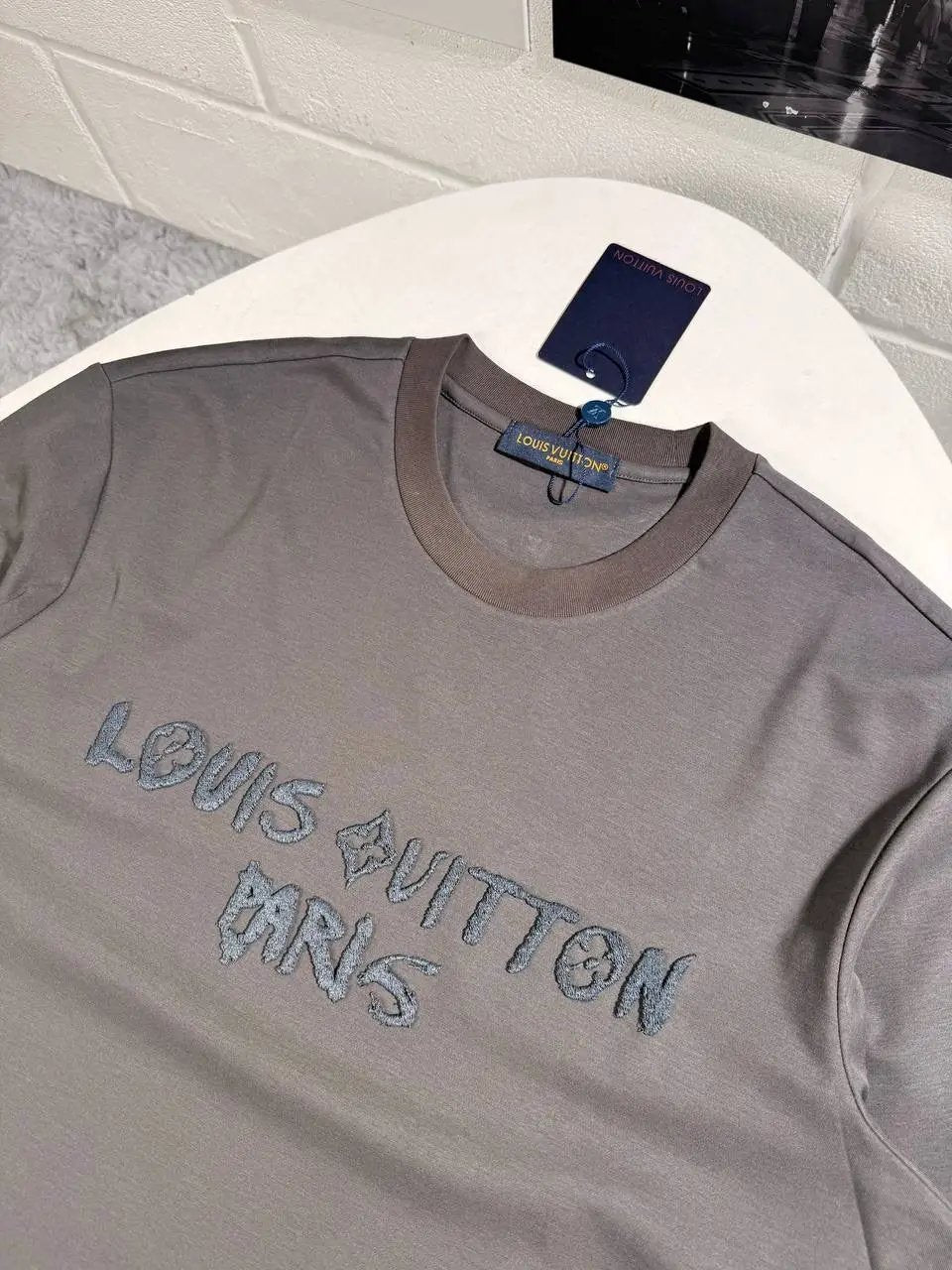 LVE EMBROIDERED TSHIRT Stock supplier