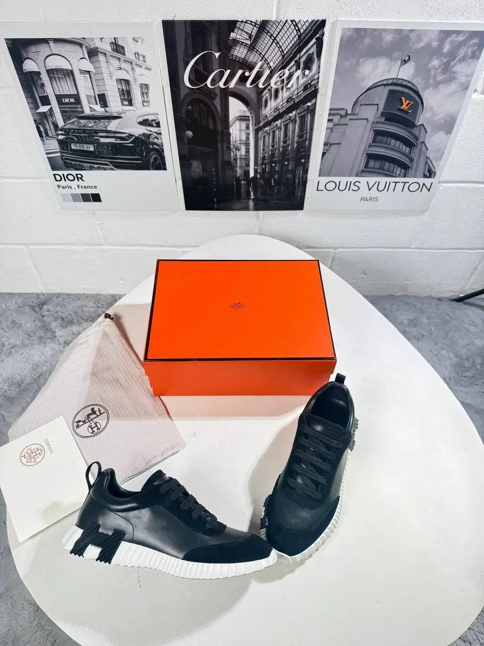 HRMS BOUNCE BLACK&WHITE by Stock supplier