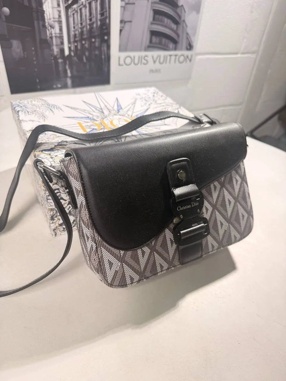 IOR MESSENGER BAG Stock supplier