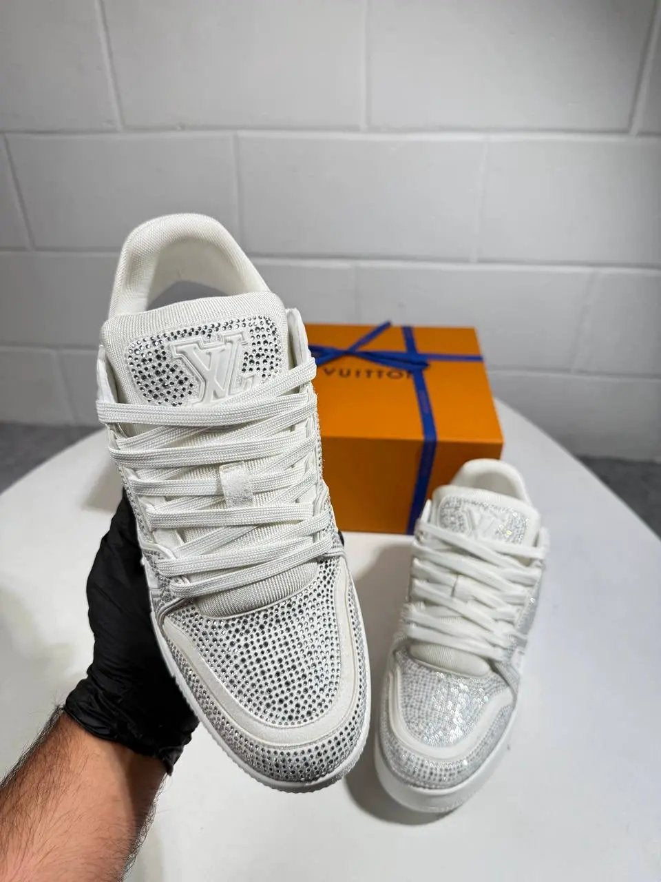 LVE LUXURY WHITE TRAINER by Stock supplier